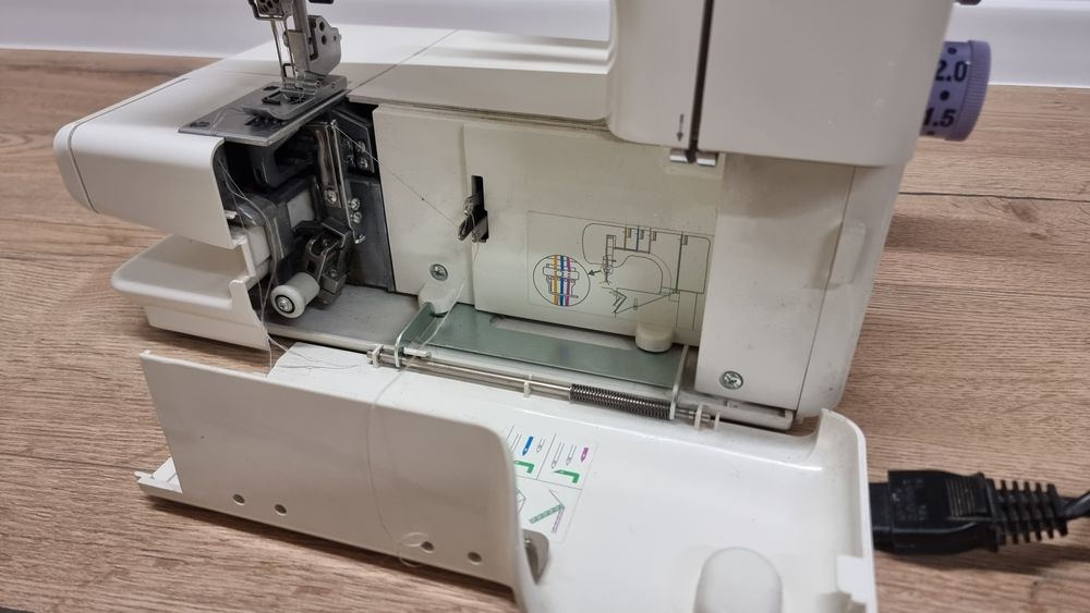 Продам розпошивальну машинку Коверлок Janome Cover pro 1000