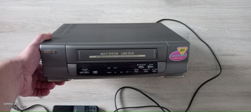 Відеомагнітофон, відік sanyo в користуванні майже не був