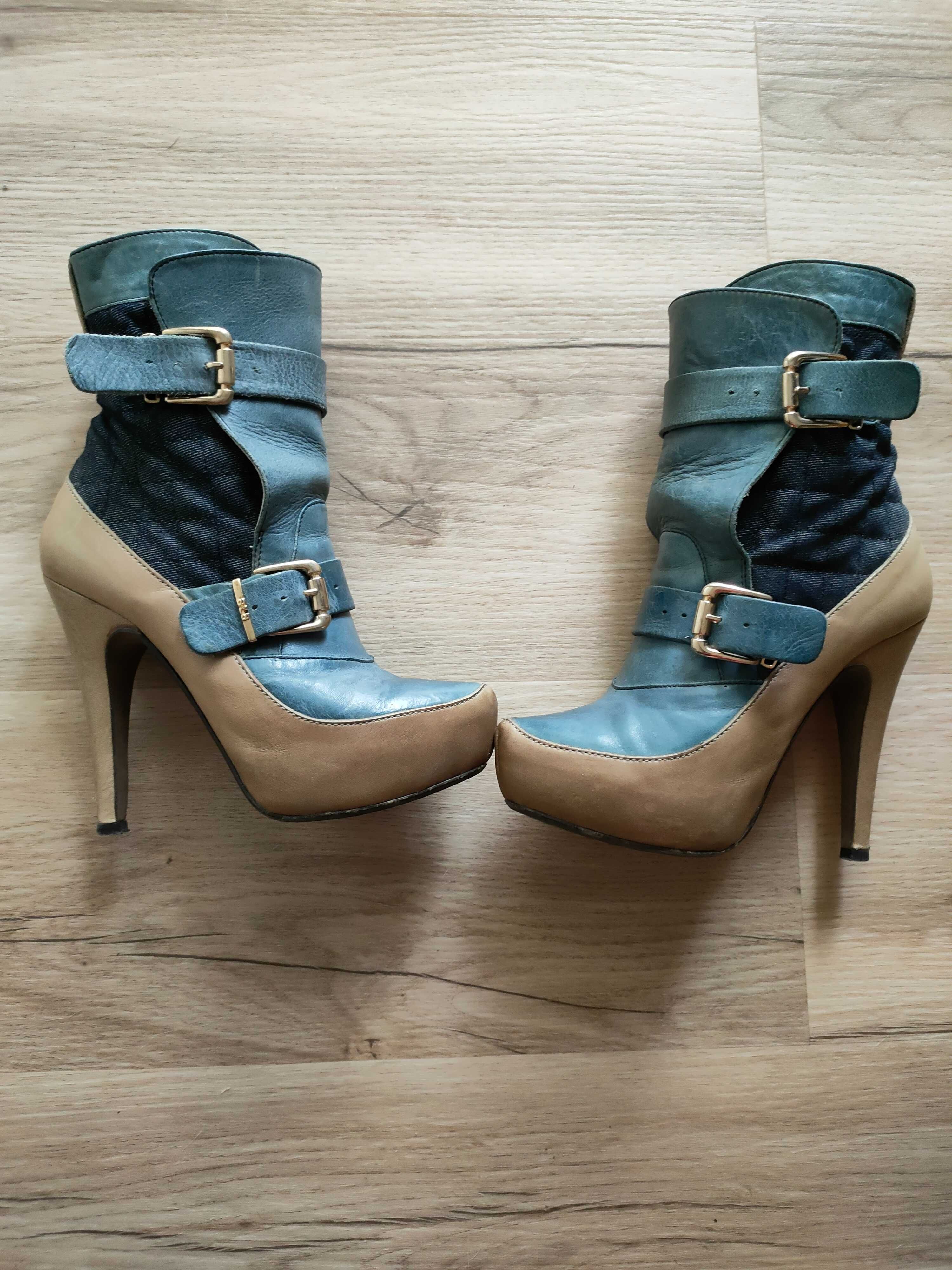 Botas de couro e ganga da Salsa