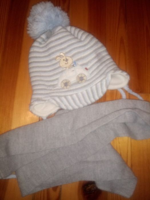 Sprzedam komplet czapka +szalik dla niemowlaka rozmiar42-44