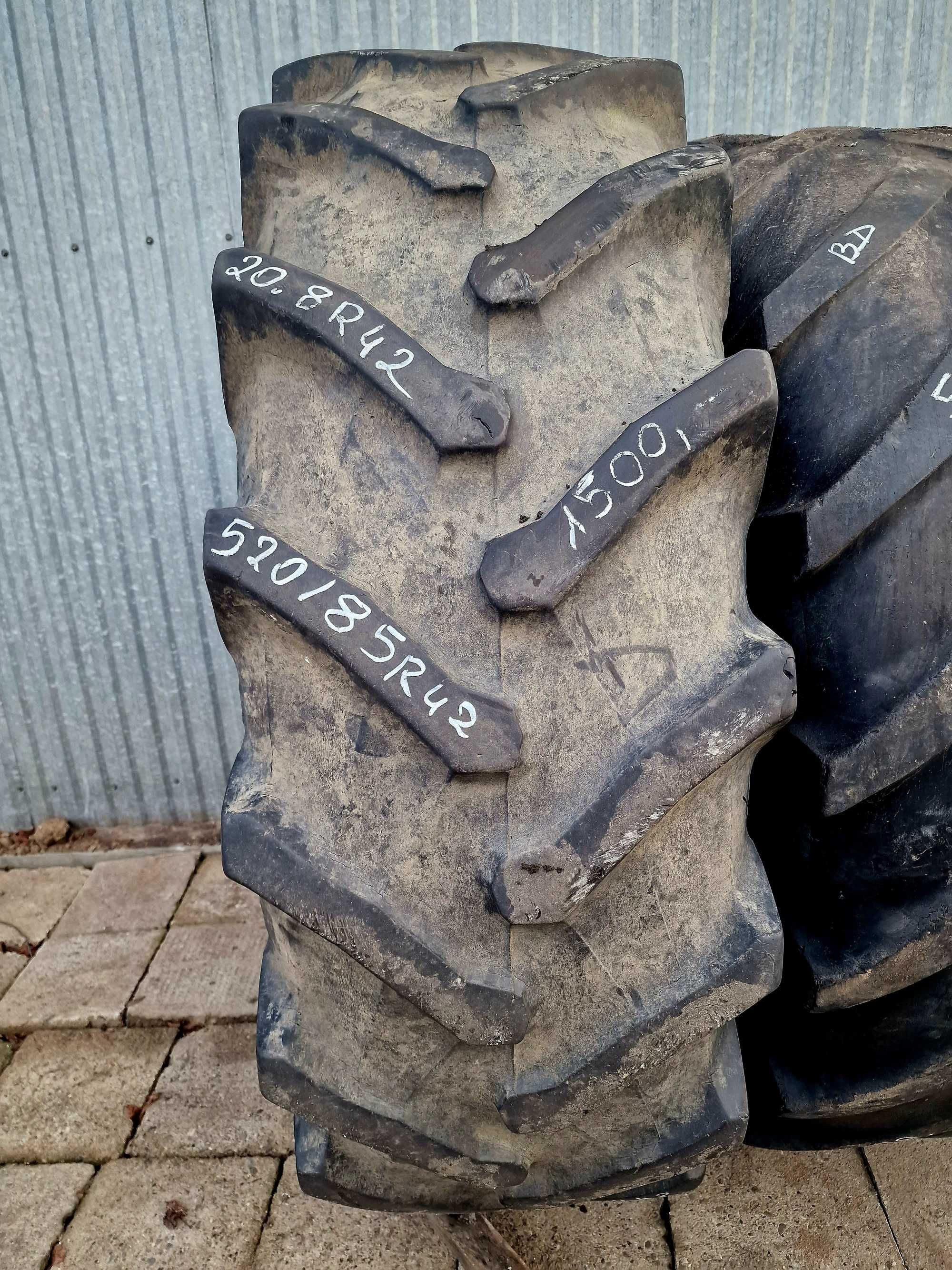 Opona 520/85R42 (1500) opony 20.8R42 PIRELLI