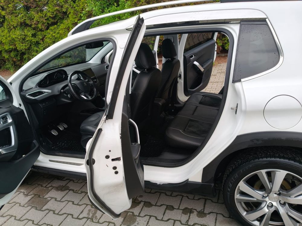 Peugeot 2008 1.2 130km Biala Perla