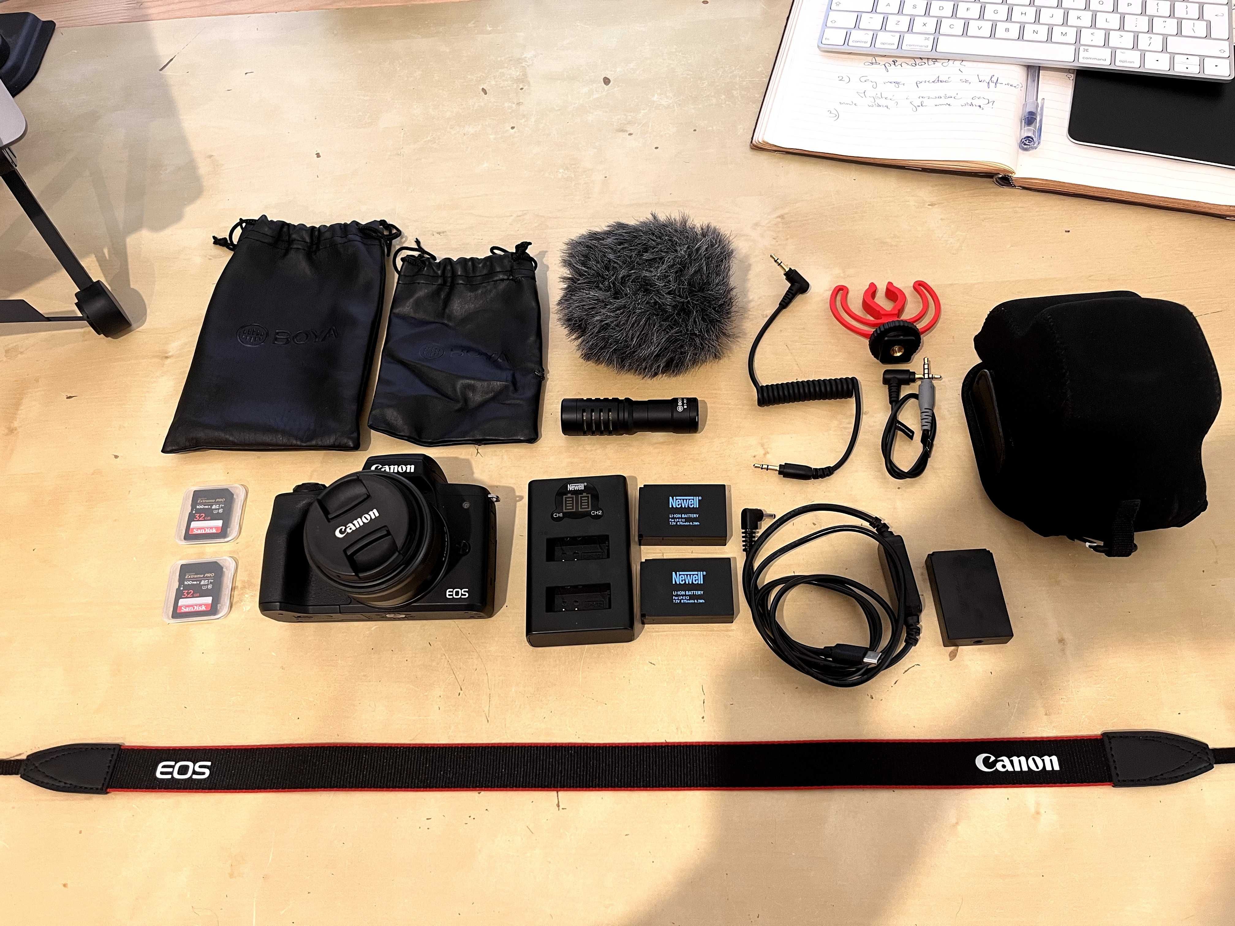 Aparat Canon M50 + akcesoria (mikrofon, dummy battery, karty pamięci)