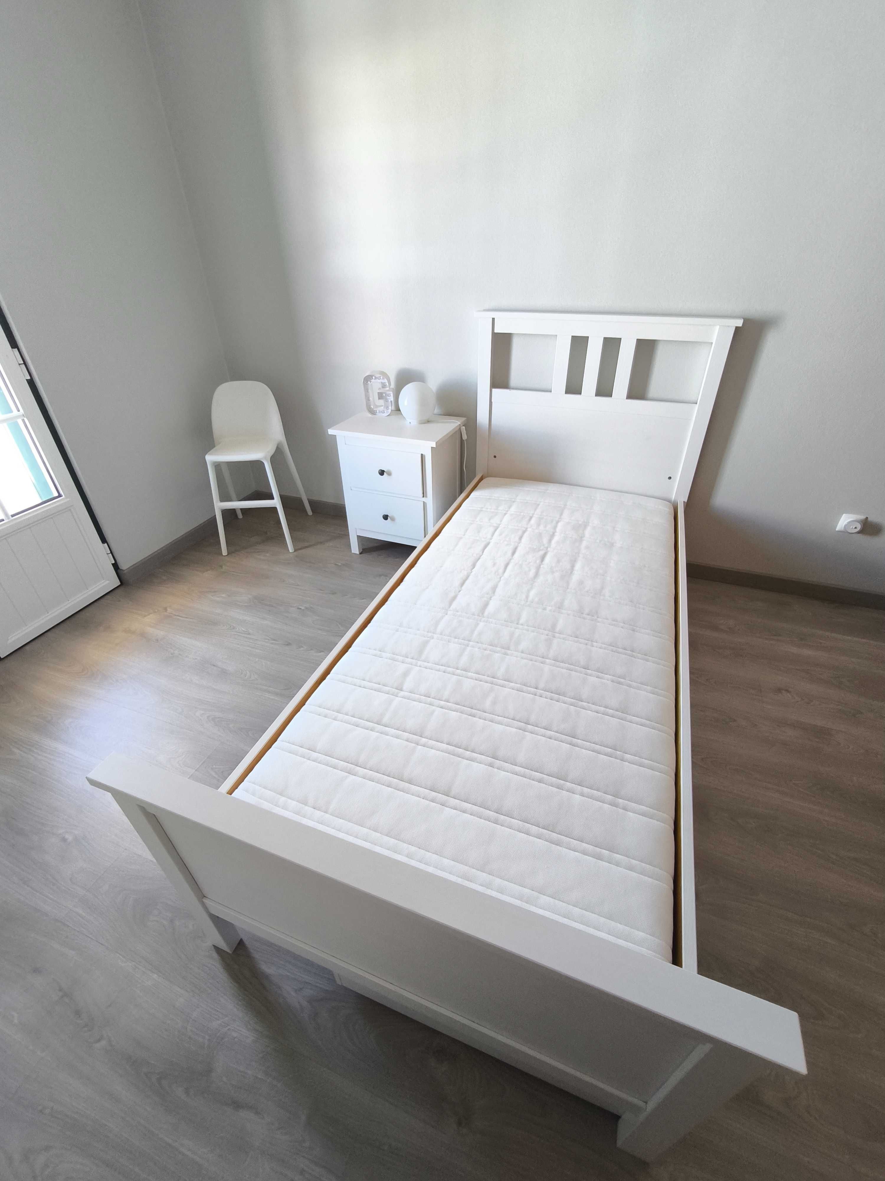 Cama de solteiro com arrumação (colchão não incluído)