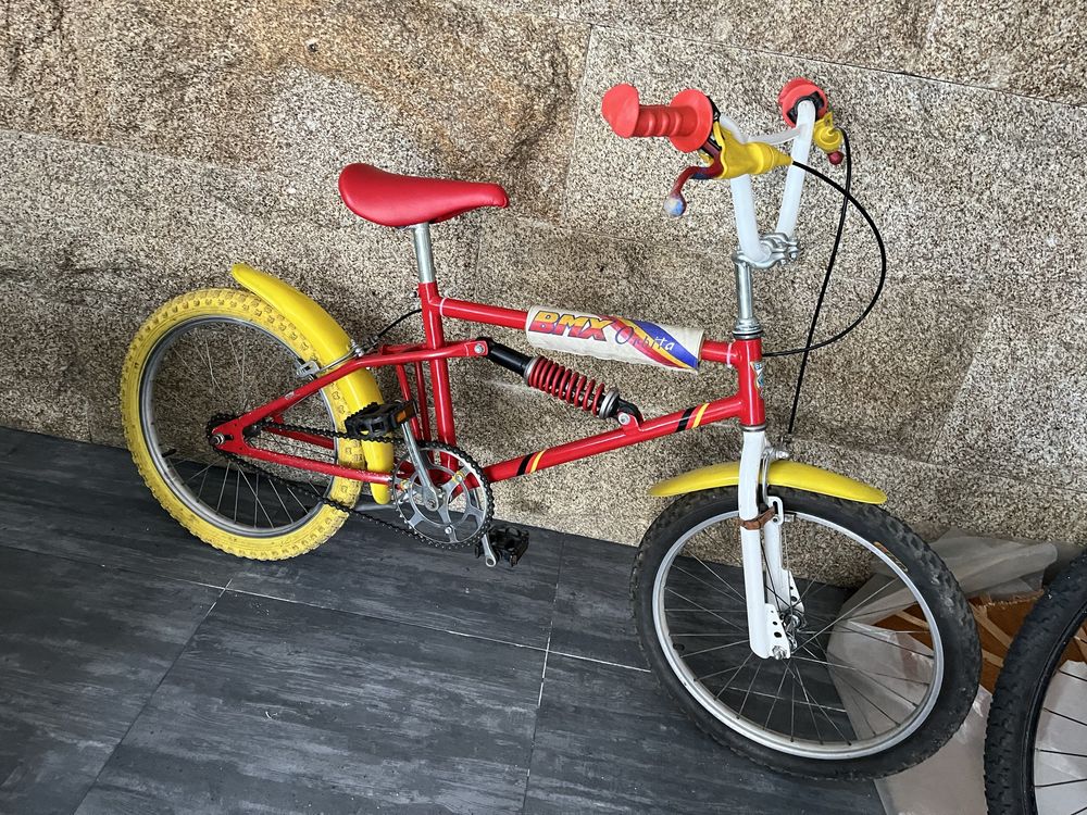 Bmx com amortedor no quadro  restaurada