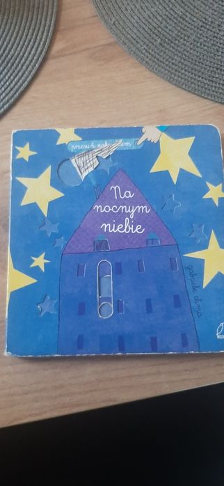 Książka przesuń paluszkiem Na nocnym niebie