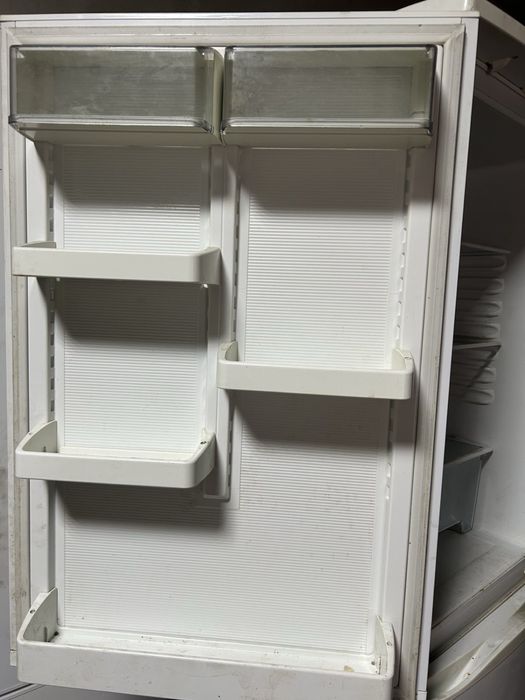 Холодильник з морозилкою Атлант