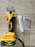 Sekator akumulatorowy do baterii Dewalt