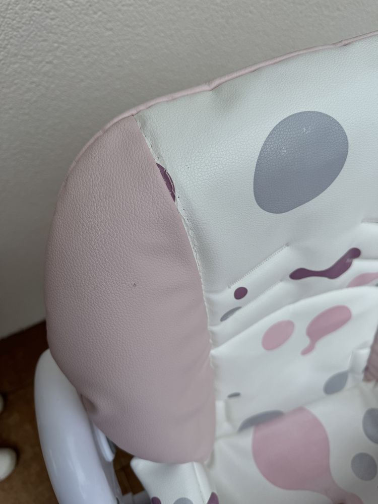 Różowe krzesełko do karmienia Kinderkraft Yummy regulowane
