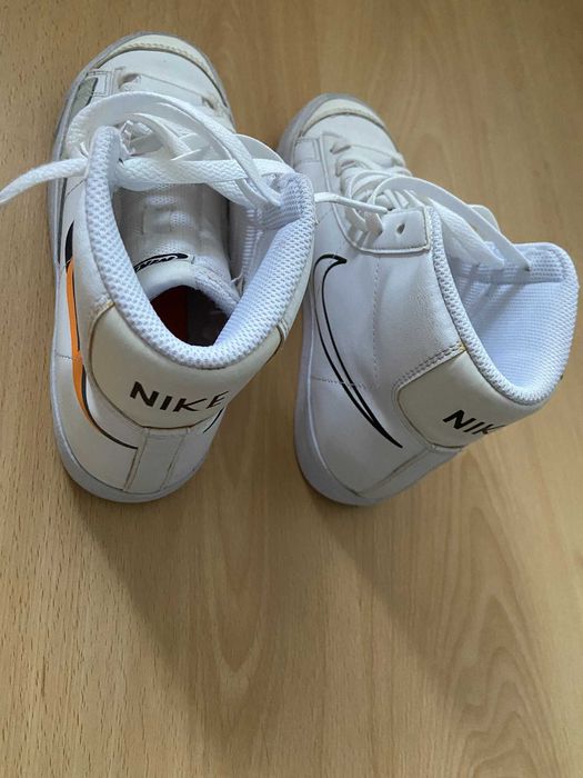 Sapatilhas bota de criança Nike Blazer Mid 77, em ótimo estado!