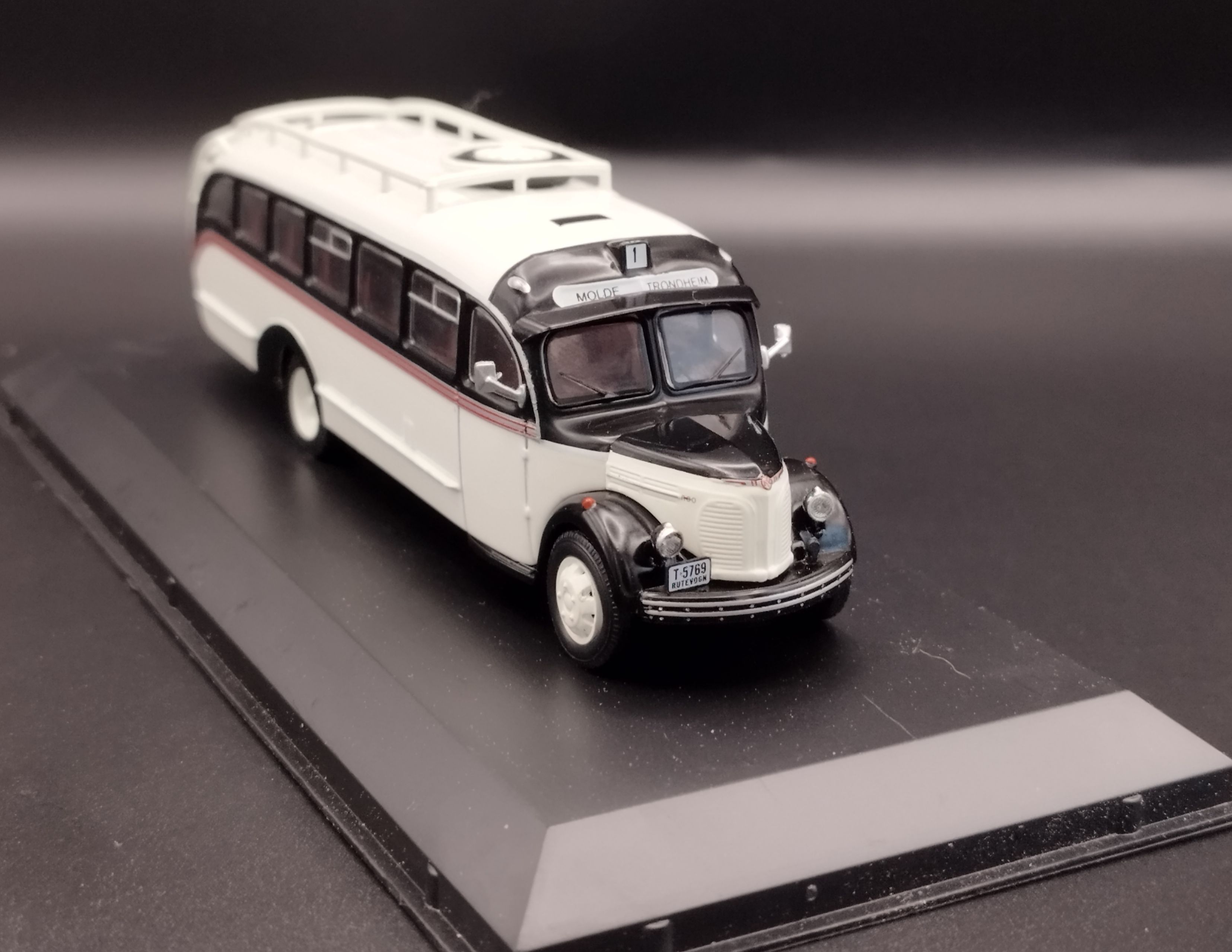 1:72 Atlas BUS REO Speedwagon  model nowy