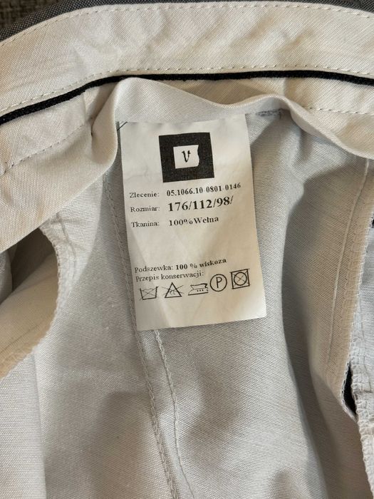 Garnitur męski Vistula - 100% szara wełna z różowymi akcentami (9)