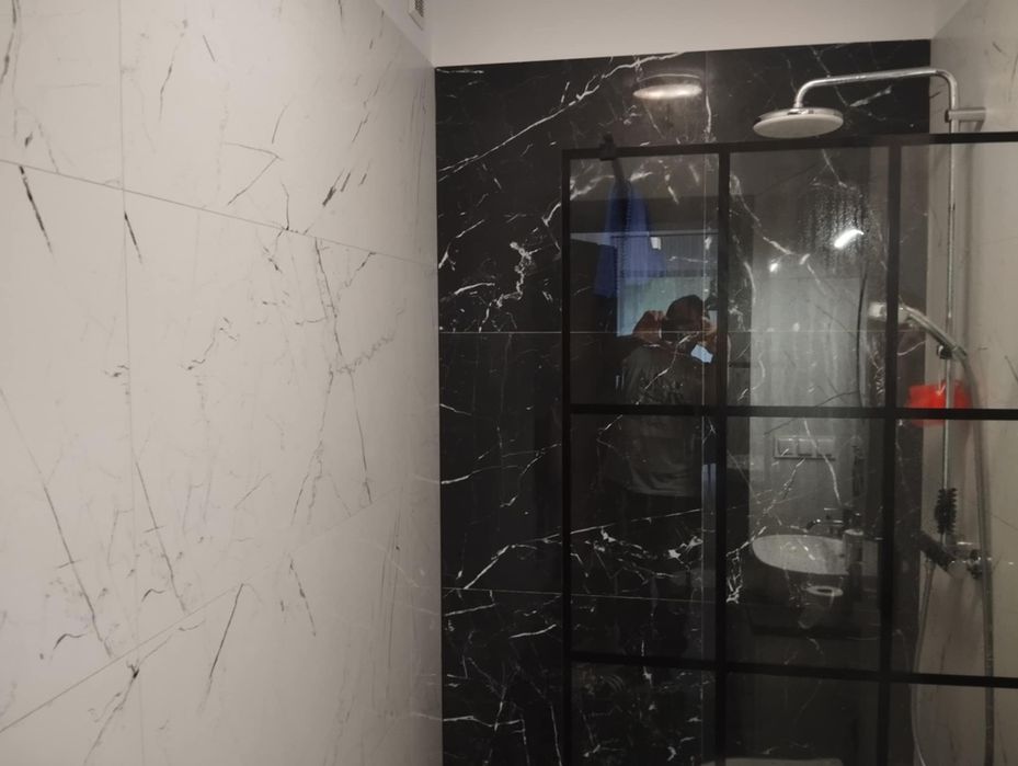 Płytki ścienne czarne i białe