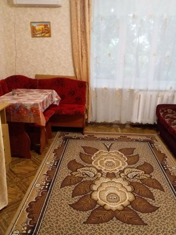 Оренда гостинки біля метро Індустріальна