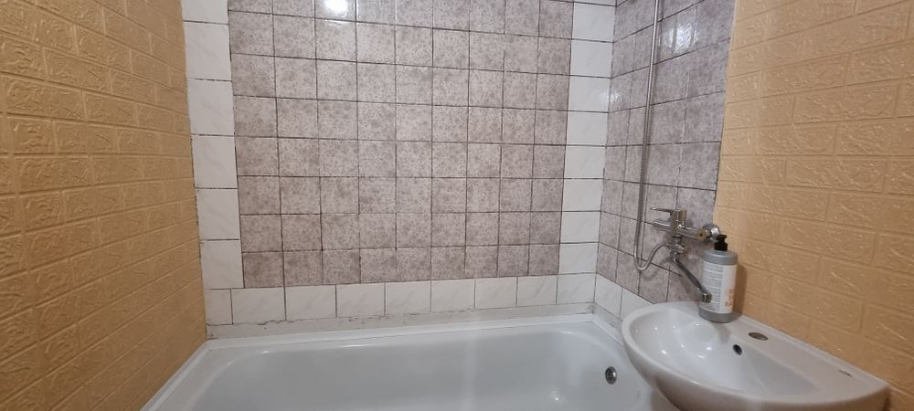 Оренда однокімнатної квартири . Другий поверх . Вікна на Миколаїв .