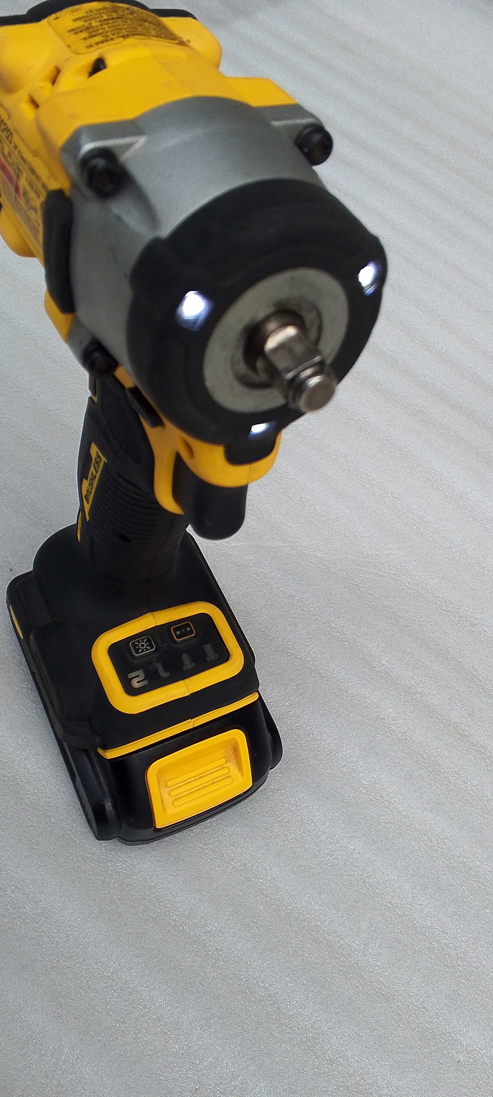Акумуляторний безщітковий гайковерт Dewalt DCF923 MAX, США