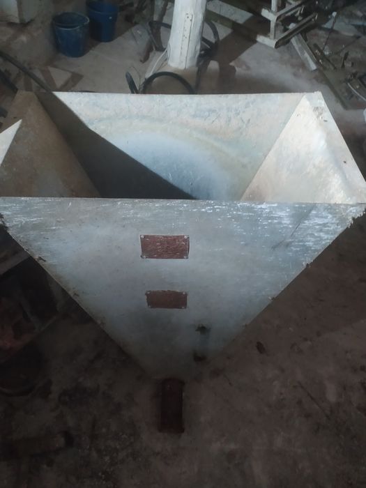 Бункер для свиней