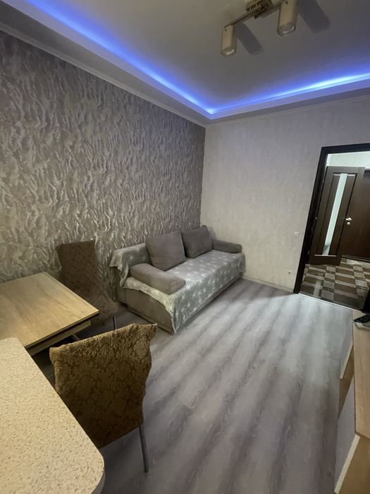 Сдам посуточно без комисссии классную квартиру Таирова Небесной Сотни