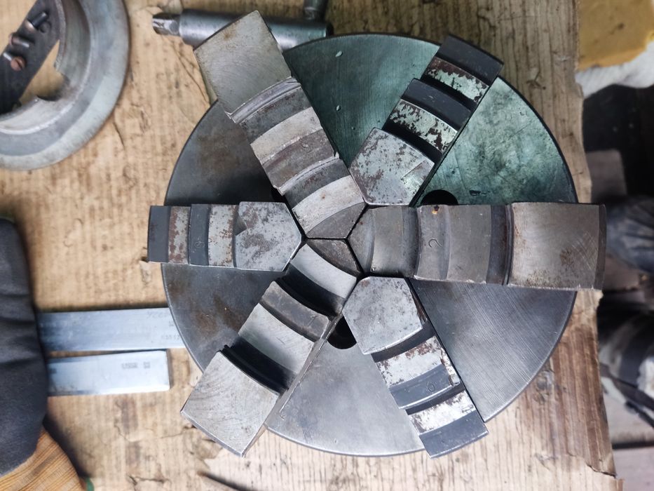 патрон с кулачками д 200