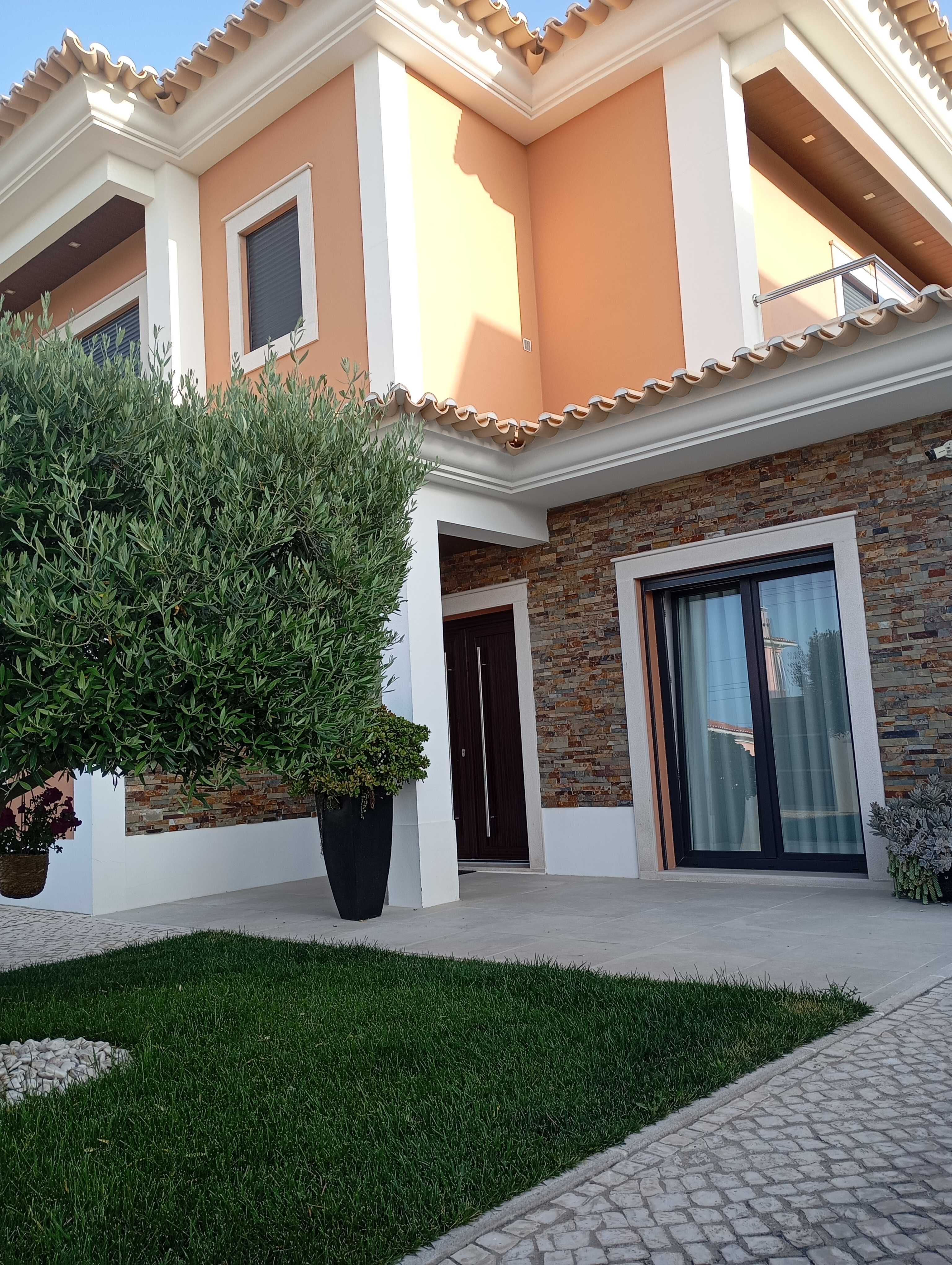 Moradia de luxo com PISCINA EM AZEITAO