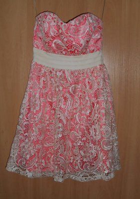 платье гипюр персиковое маленький размер или подростковое пог-80.пот-6