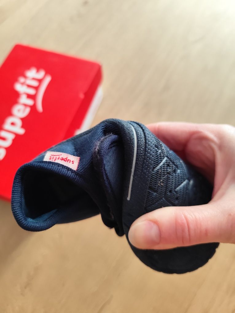 Kapcie Superfit bill rozmiar 25 

Kapcie w bardzo dobrym stanie, noszo