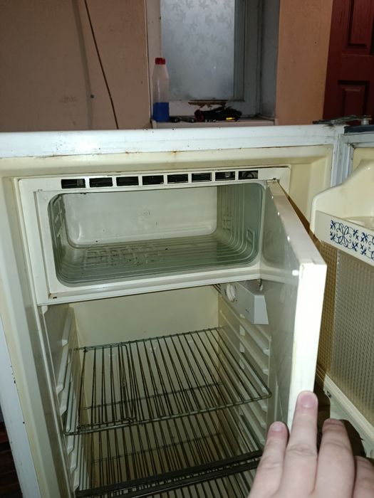 Холодильник Донбас.