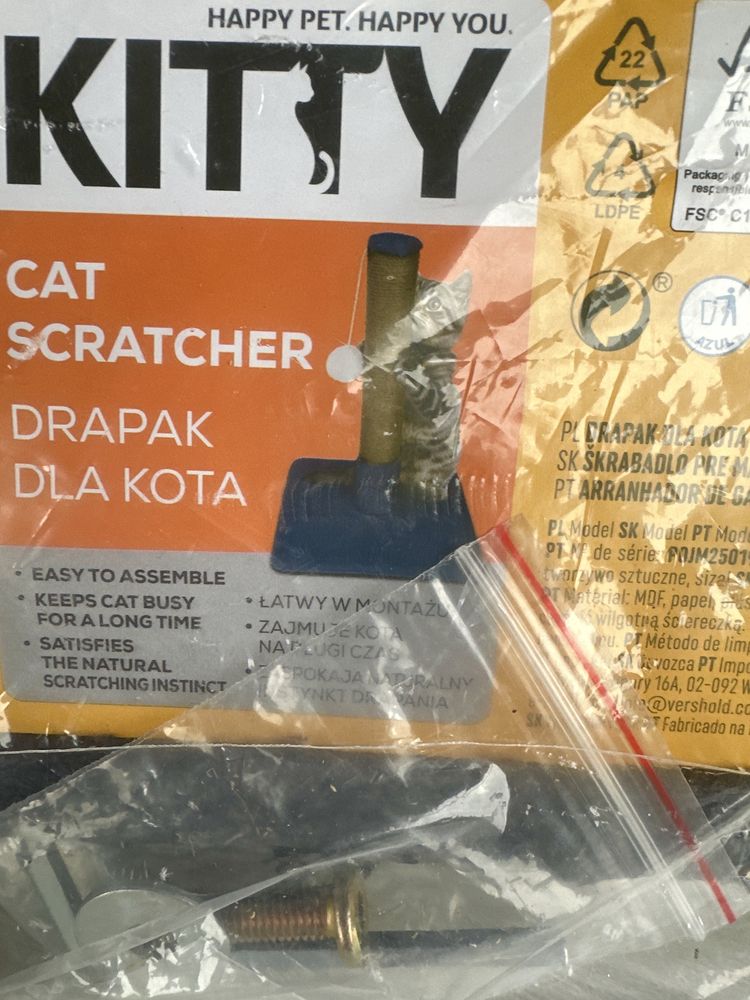 Nowy drapak dla kota Kitty
