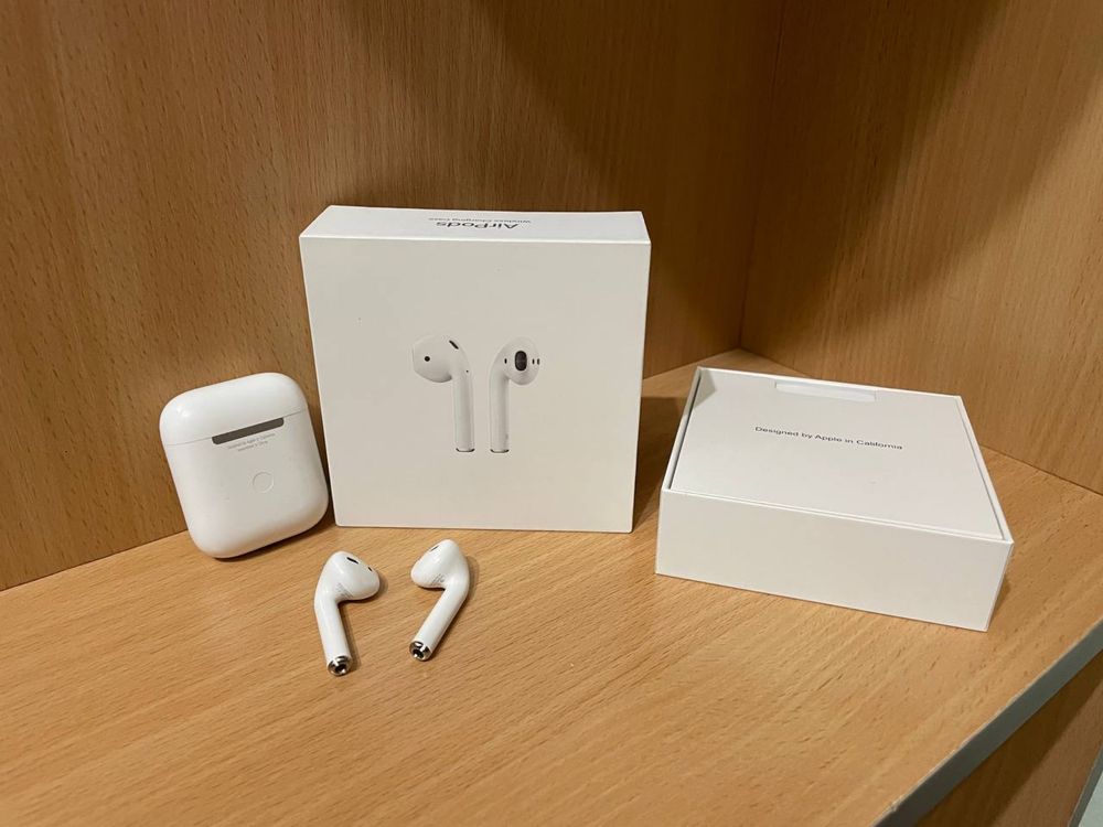 Навушники air pods 2 кейс і коробка в комплекті