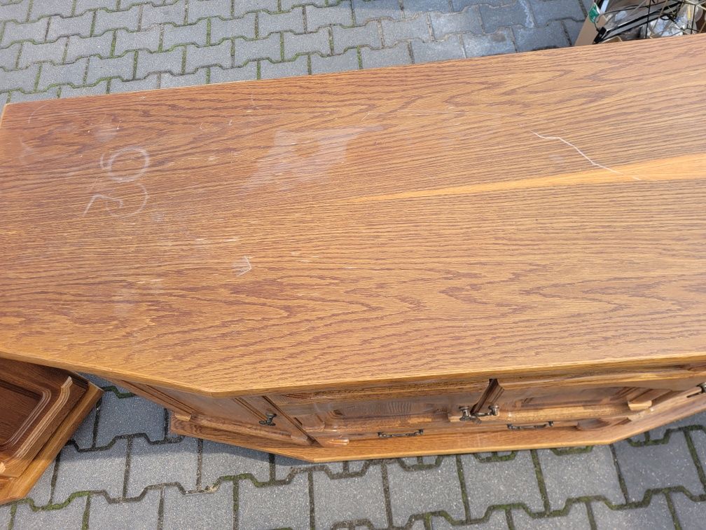 Sprzedam stół dębowy z krzesłami i szafkami