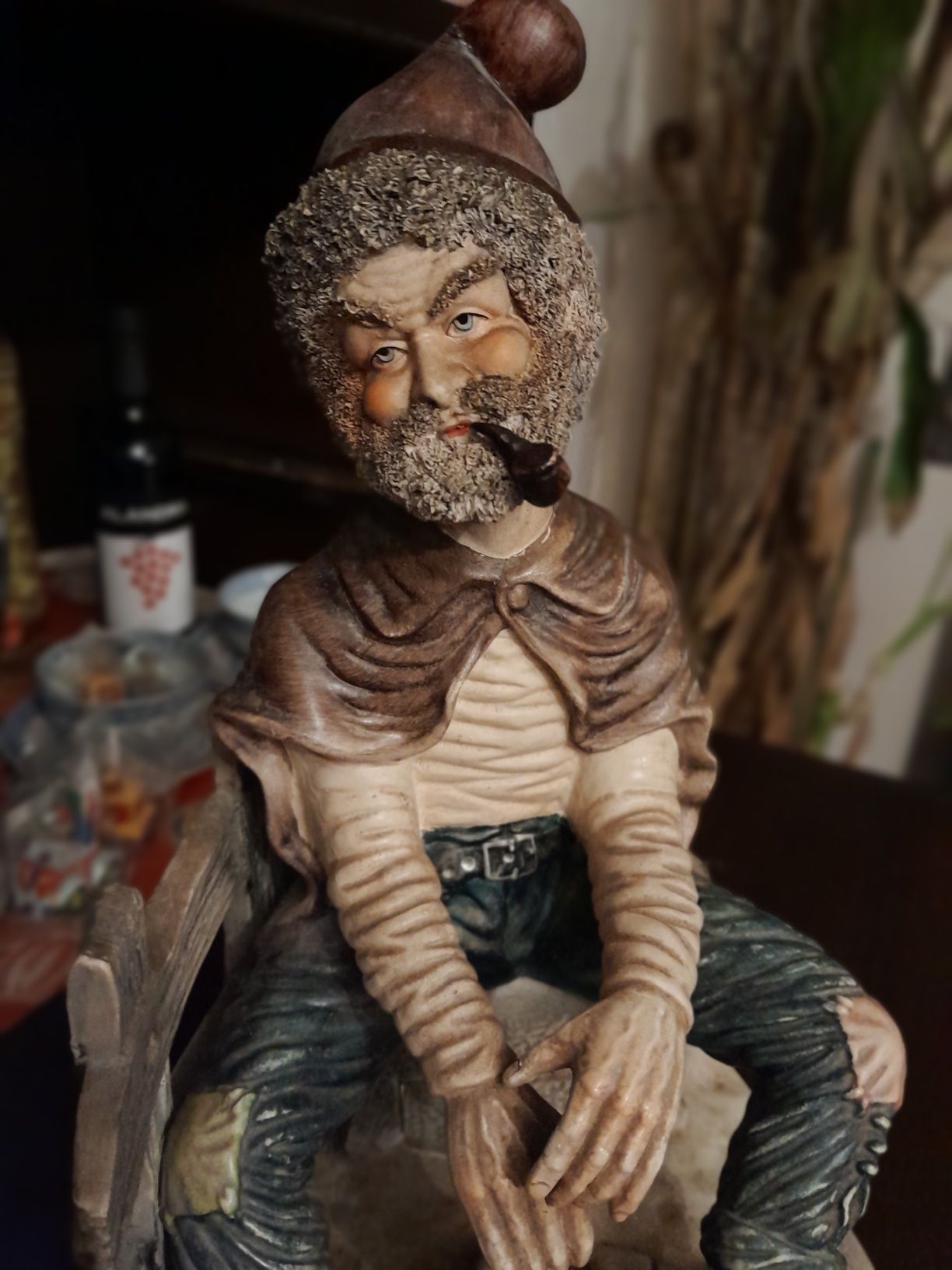 Estatueta antiga em bom estado