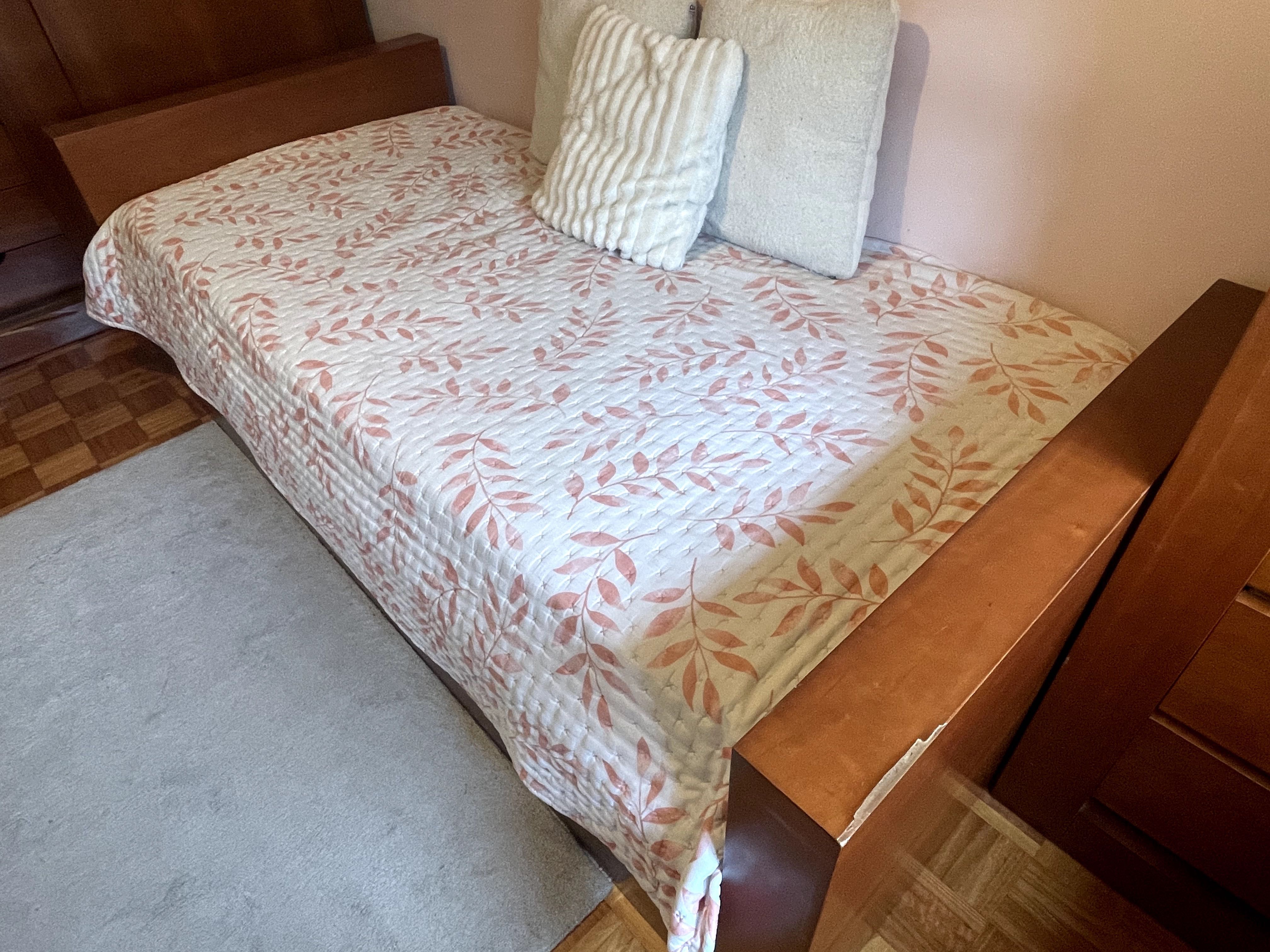 Cama Dupla e Cómoda em Madeira de Cerejeira com estrado e colchão
