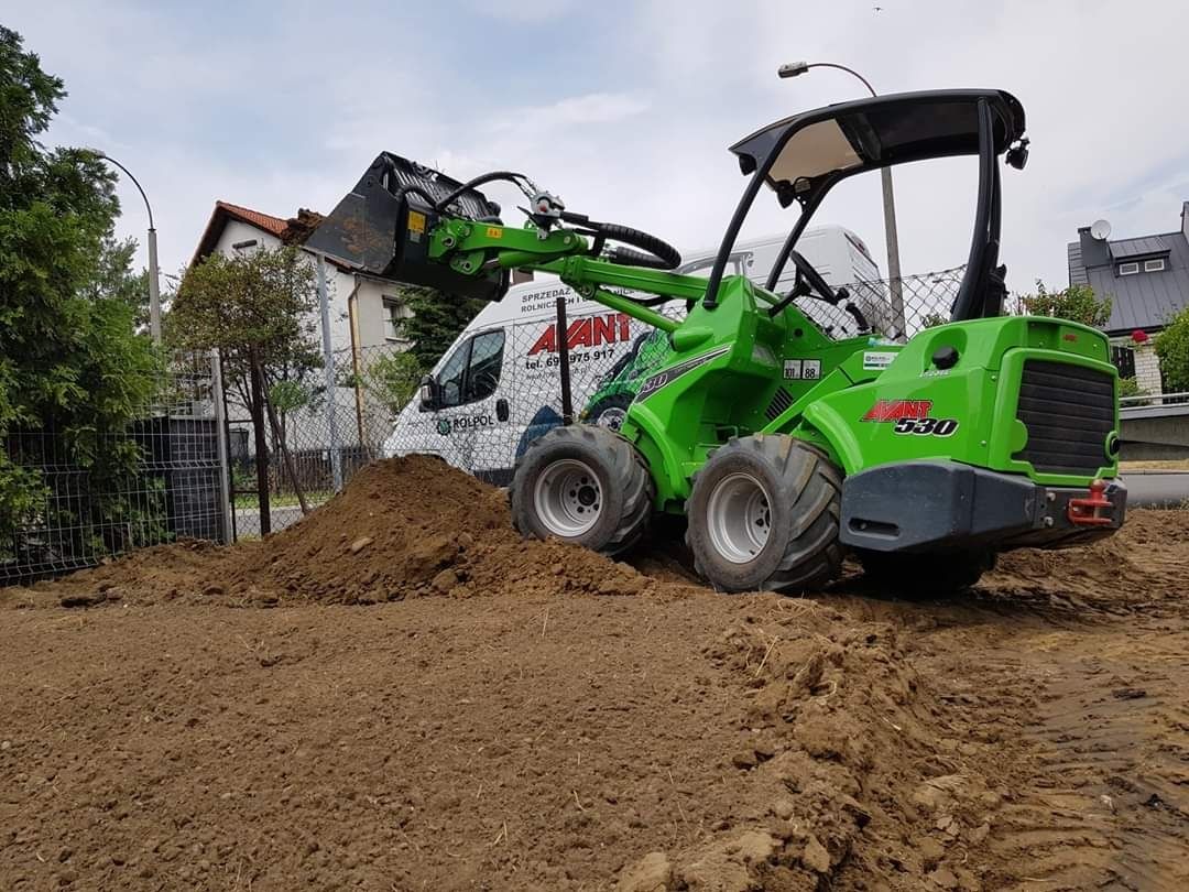 Zakładanie trawników, prace ogrodnicze, niewelacja terenu