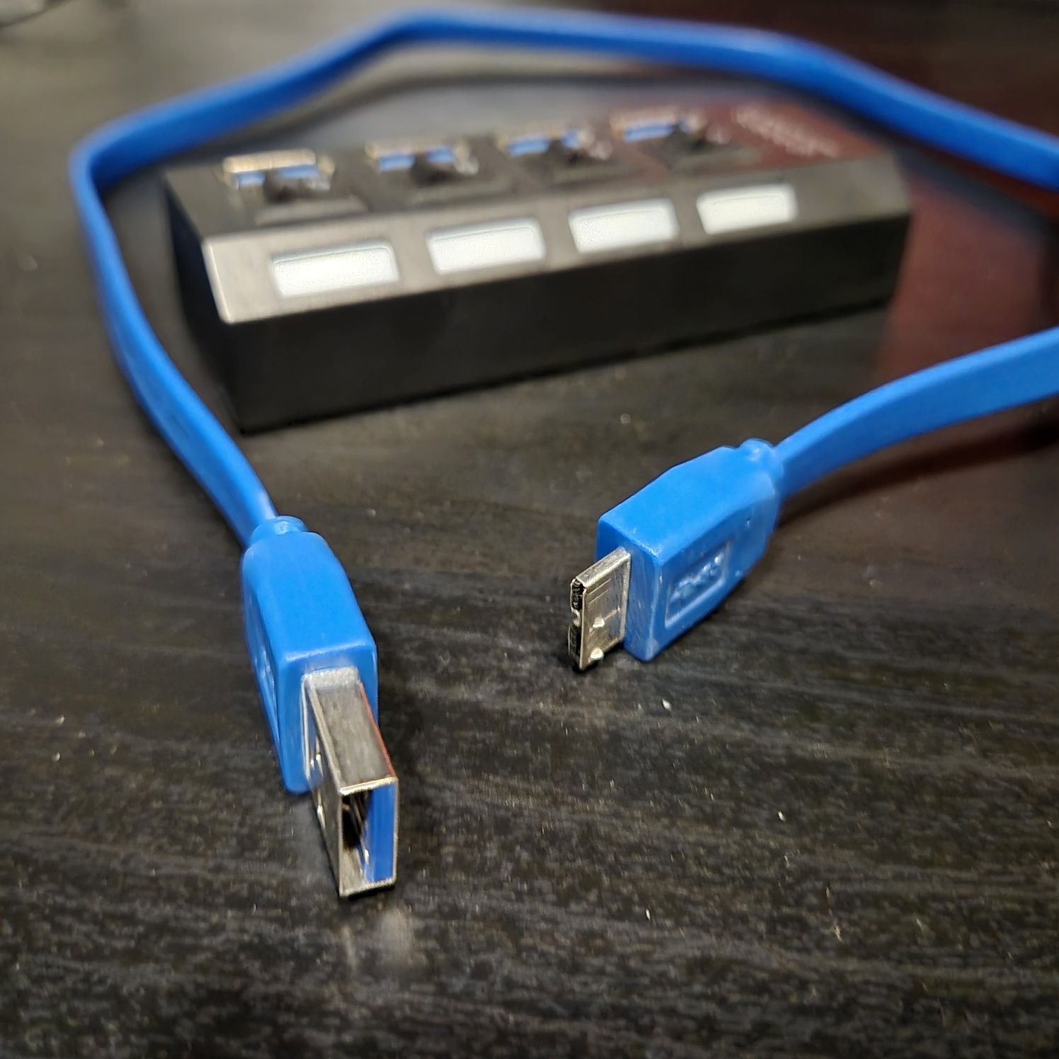 Hub USB 4-portowy 3.0 świeci z kablem odpinanym microUSB 3.0