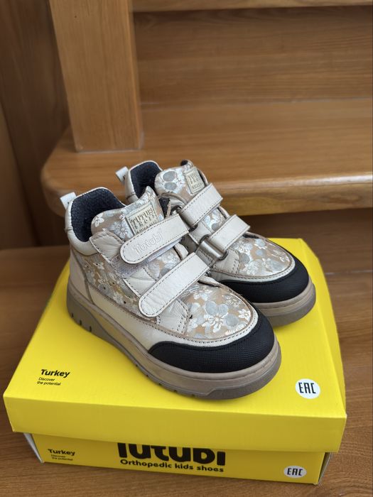 Демісезонні черевики для дівчинки Tutubi 27р.