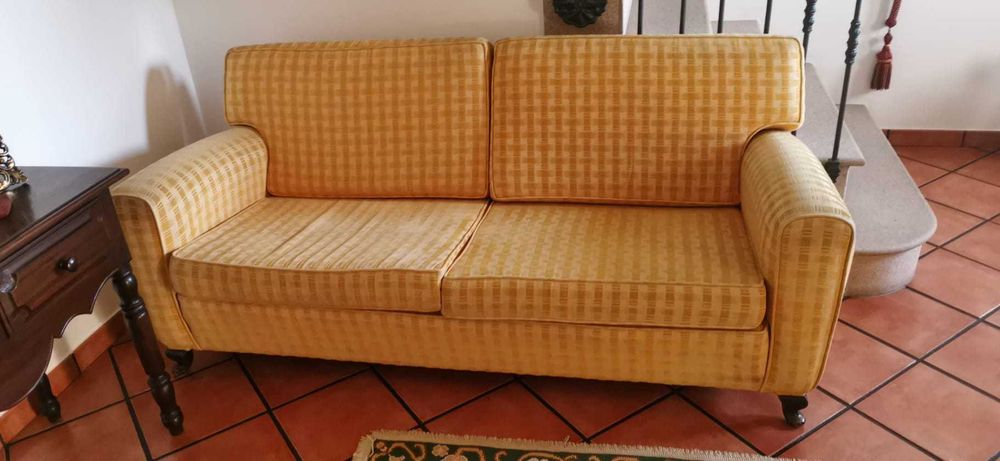 Sofá de 3 Lugares em Tecido