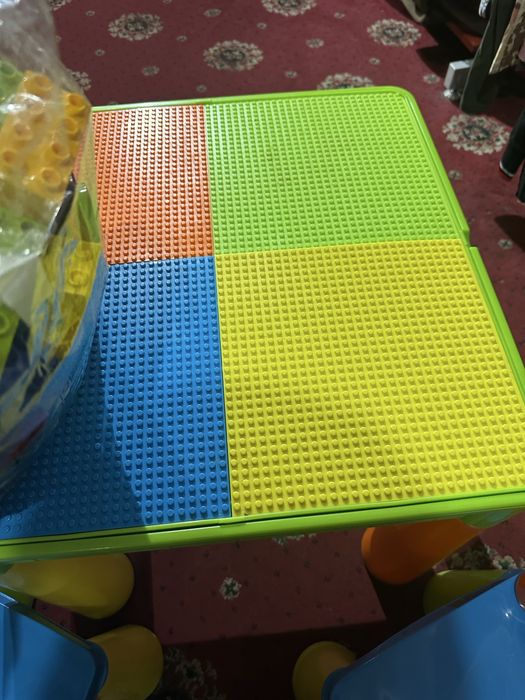 Децкий стол tega baby со тульями и конструктором