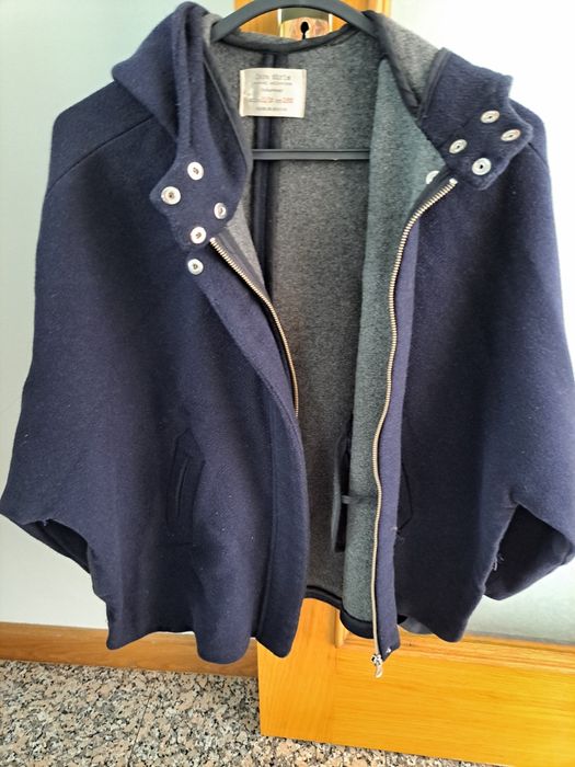 Casaco tipo capa azul marinho