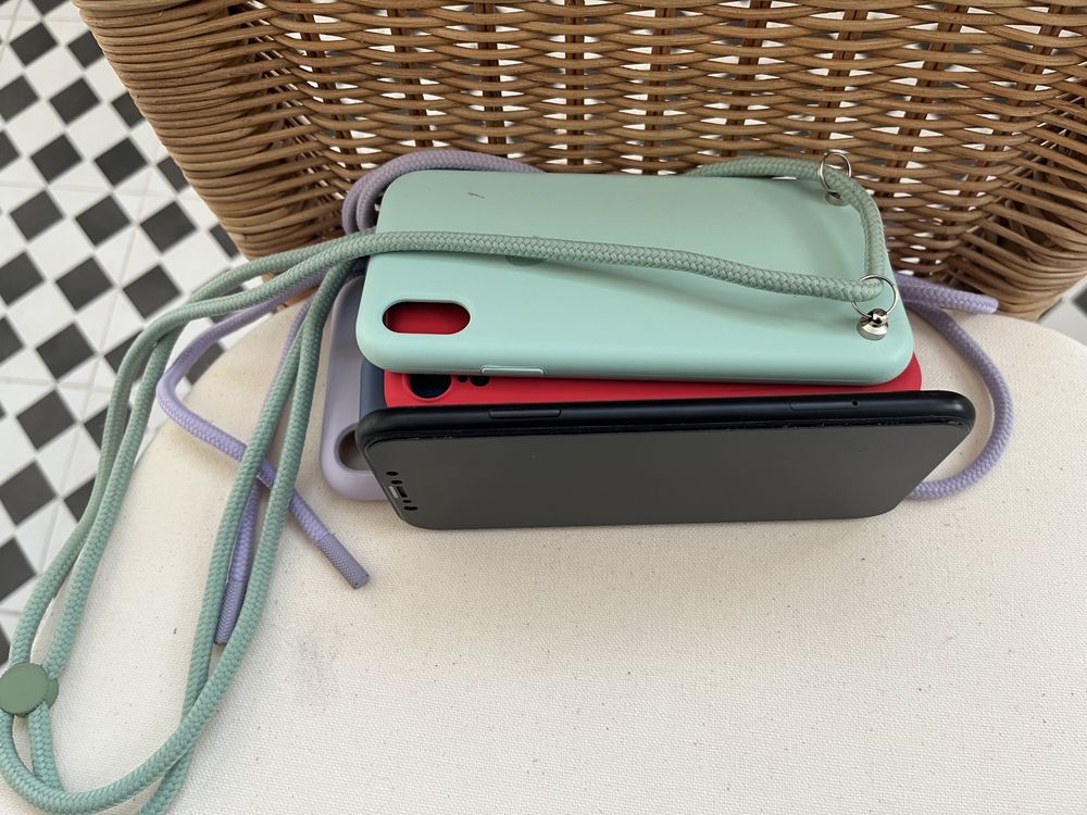 Vendo iPhone XR + 5 capas
