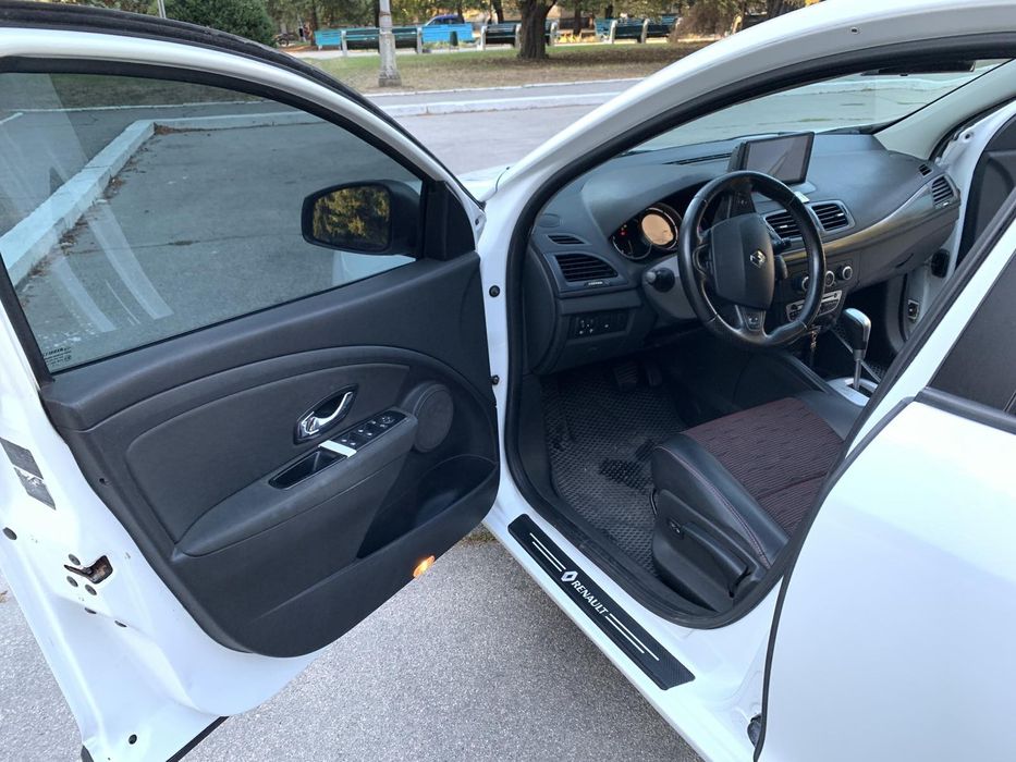 Рено меган      .