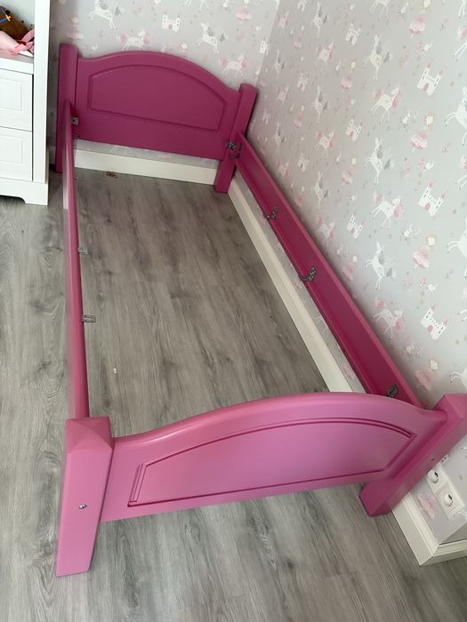 Łóżko drewnianie dla dziewczynki 90x200 ze stelażem, bez materaca.