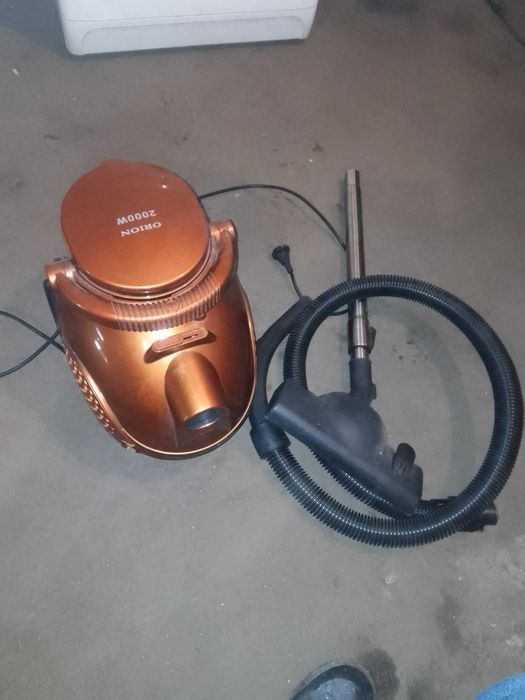 Продам Пылесос с контейнером ORION