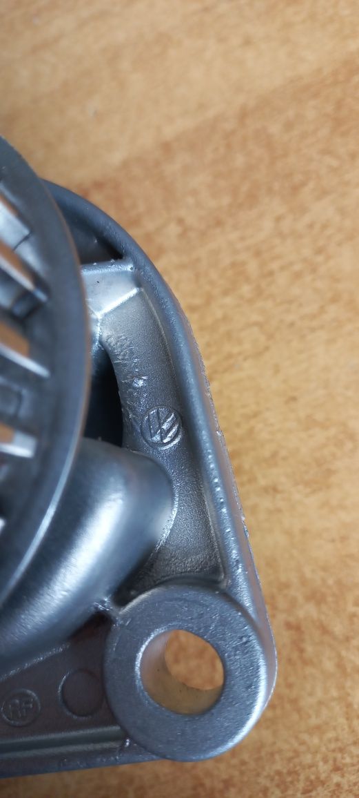 Насос охолоджуючої рідини 036121028A Volkswagen оригінал. 030121019 N