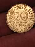 Монета 20 сентіма перевертиш.
