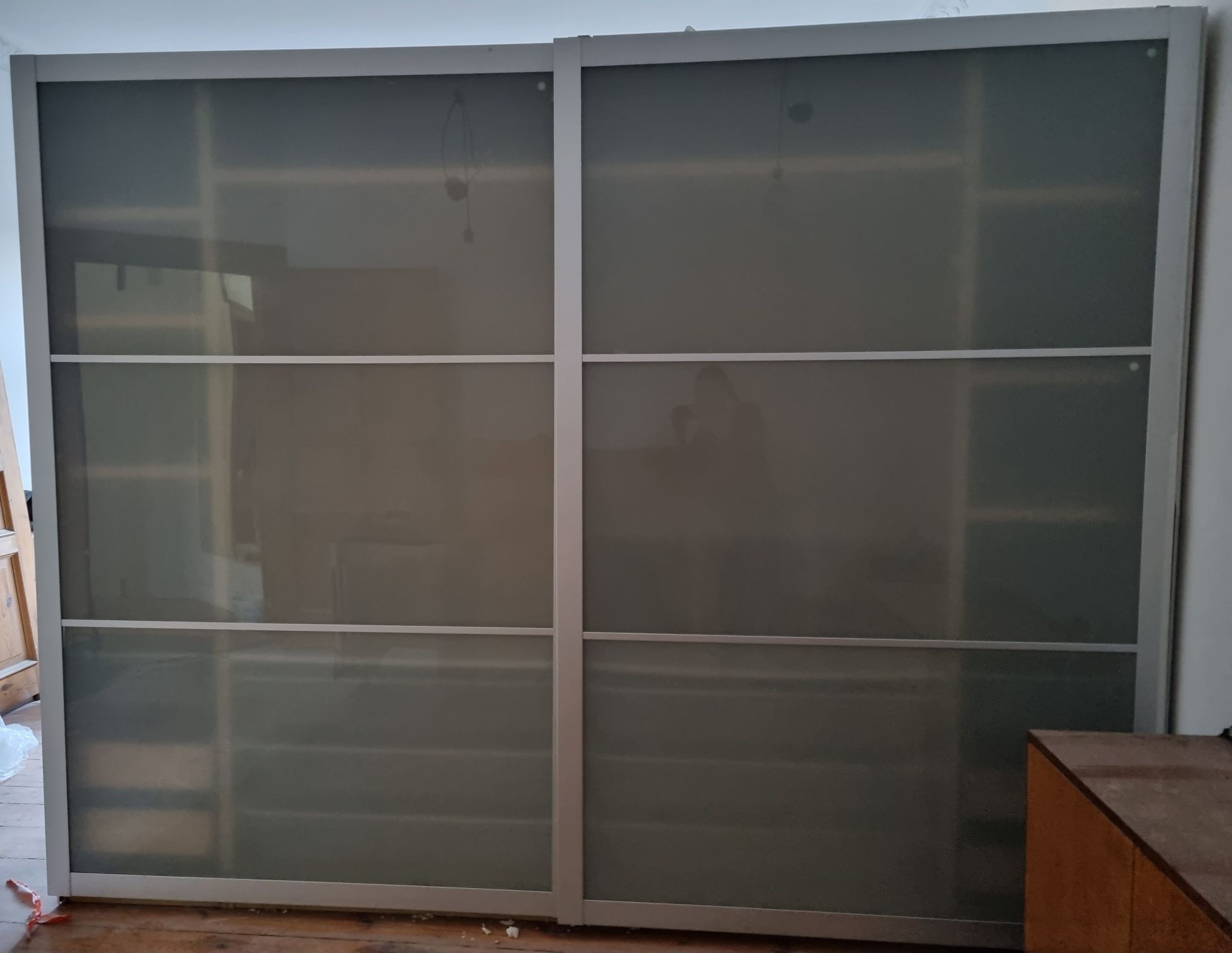 Szafa PAX IKEA ze szklanymi drzwiami