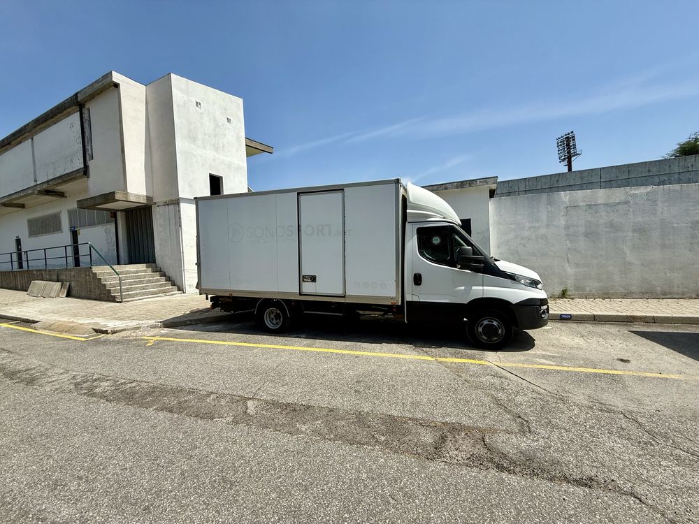 Iveco Daily com Plataforma