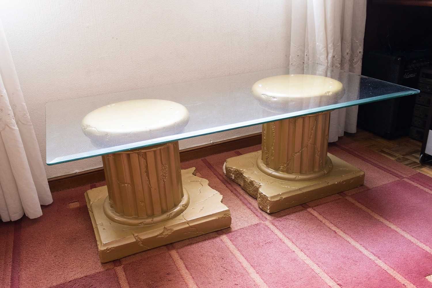 Mesas de sala (conjunto de duas mesinhas, tipo colunas gregas)