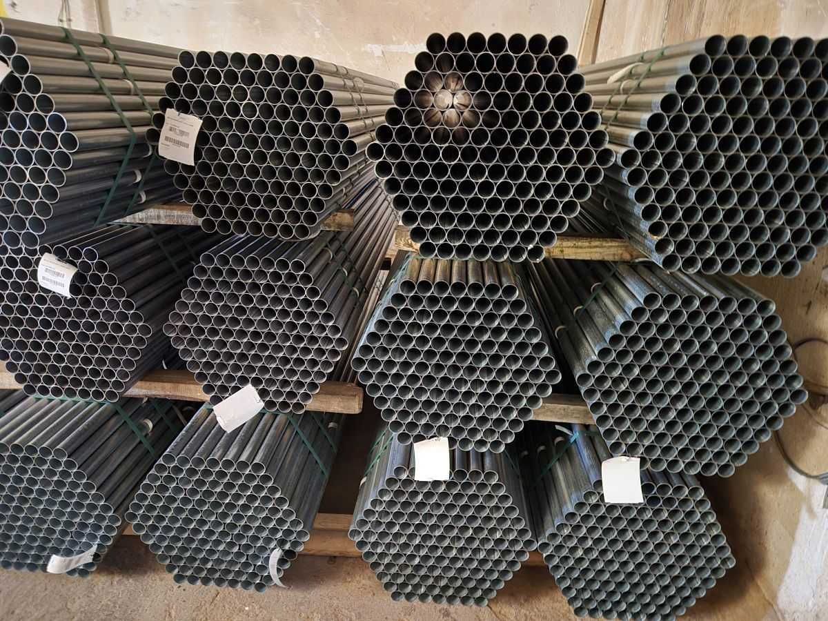 Słupki ogrodzeniowe rurki metalowe OCYNK fi 40mm dł 2.3m + zaślepka
