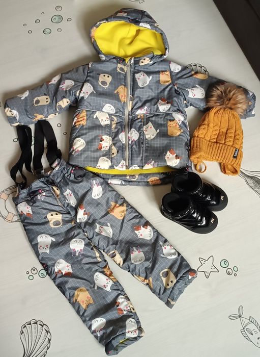 Продам дитячий зимовий комбінезон з чоботами,шапка в подарунок