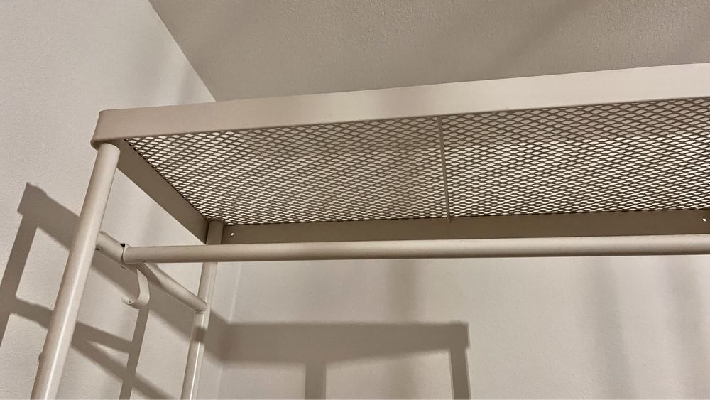 Cabide c/estante p/sapatos (Ikea: MACKAPÄR)